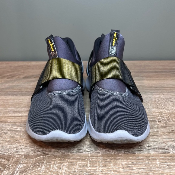 Nike Women’s Renew Freedom Slip-On Running Shoes – Grey/Gold – Size 7 - Picture 4 of 7